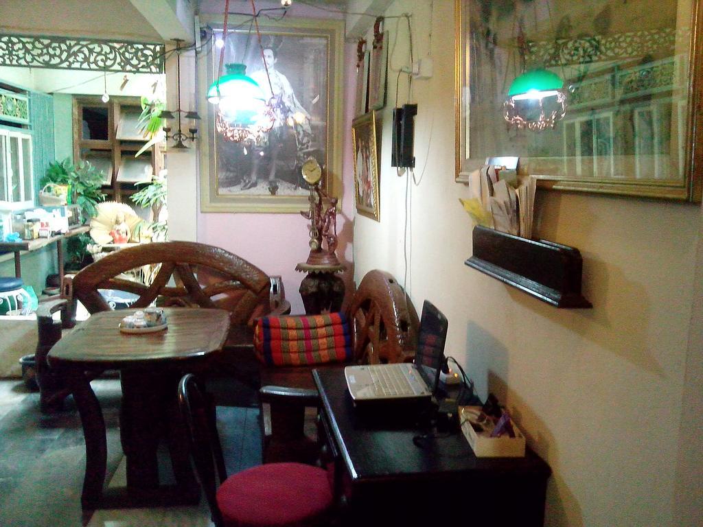 Cafe De Baan Raow Hotel Bangkok Exterior photo